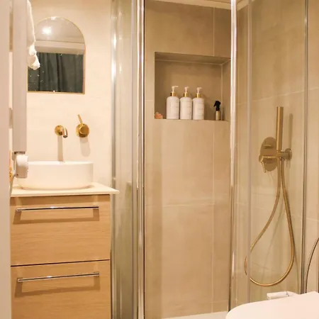 Charming Of 15 M2 In The 10th Appartement *