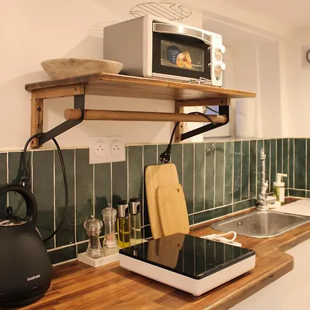 Appartement Charming Of 15 M2 In The 10th *