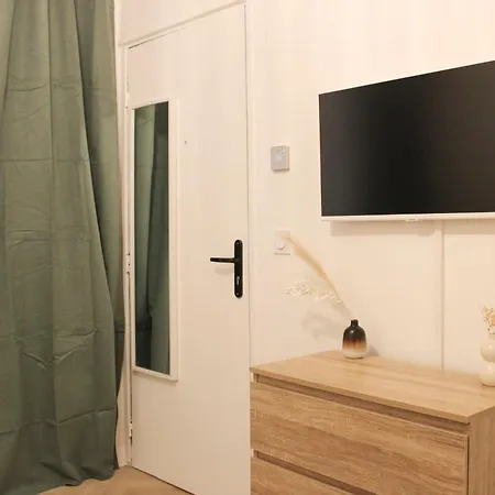 Charming Of 15 M2 In The 10th Appartement *